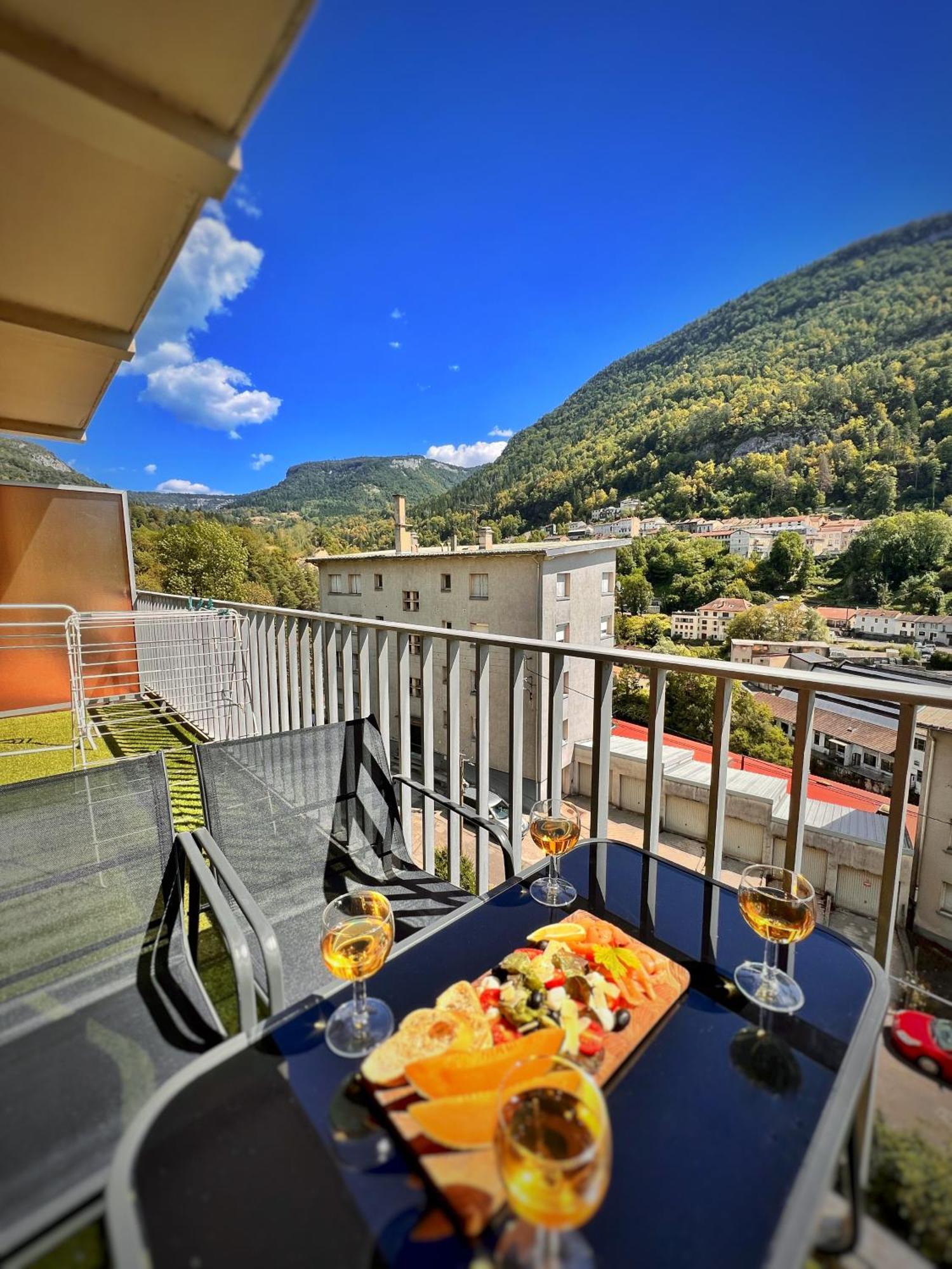 La Capucine - Lumineux Avec Balcon Et Parking Appartement Saint-Claude Buitenkant foto